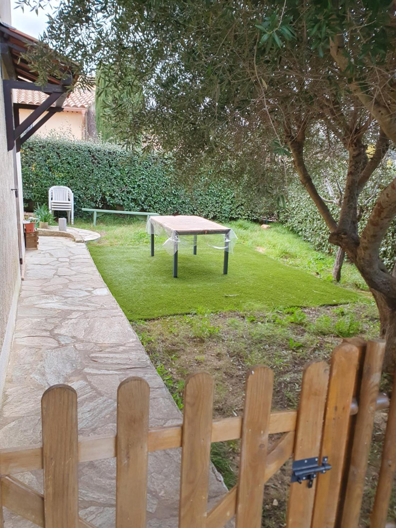 Appartement T2 Bas De Villa Avec Jardinet Au Calme Proche Mer La Seyne-sur-Mer Zewnętrze zdjęcie